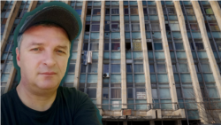 ოჩამჩირიდან დევნილმა, 44 წლის ზამირ კვეკვესკირმა, დევნილთა სააგენტოსთან პროტესტის ნიშნად თავი დაიწვა