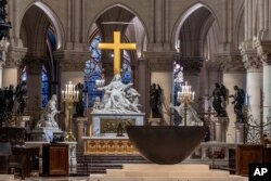 Imagine a altarului nou, opera lui Guillaume Bardet.