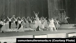 7 mai 1971. Spectacol festiv cu ocazia semicentenarului P.C.R. Sursa:comunismulinromania.ro (MNIR)