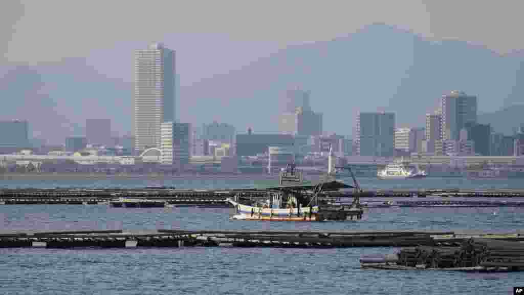 Hirosima látképe Ninoshima szigetéről