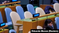 "Ne ostavljajući nikoga iza sebe: zajednički delujemo za unapređenje mira, održivog razvoja i ljudskog dostojanstva za sadašnje i buduće generacije", ovogodišnja je tema Generalne skupštine UN-a.