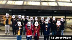 Актерите на струмичкиот театар „Антон Панов“ и иницијаторите на Иницијативата „Фис-култура или култура“ 