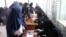 Gra afgane duke votuar gjatë zgjedhjeve parlamentare në Kandahar të Afganistanit, vitin e kaluar.