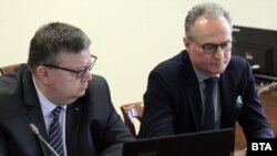 Сотир Цацаров и Лозан панов по време на заседание на Пленума на ВСС