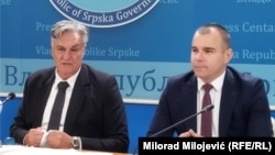 Siniša Karan, ministar unutrašnjih poslova RS-a (lijevo) je naveo i "migrantske krize" kao razlog za potrebu formiranja "pomoćnog" sastava policije, čiji će zadatak, pored ostalog, biti pomoć u obezbjeđivanju skupova, te za regulisanje saobraćaja. Foto: 23. jun 2025.