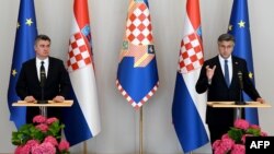 “Radi se o neprihvatljivom političkom divljaštvu, inaćenju i vrijeđanju”, smatra hrvatski premijer Andrej Plenković [na fotografiji: hrvatski predsjednik Zoran Milanović (lijevo) i Plenković (desno), Zagreb (srpnja 2020.)]
