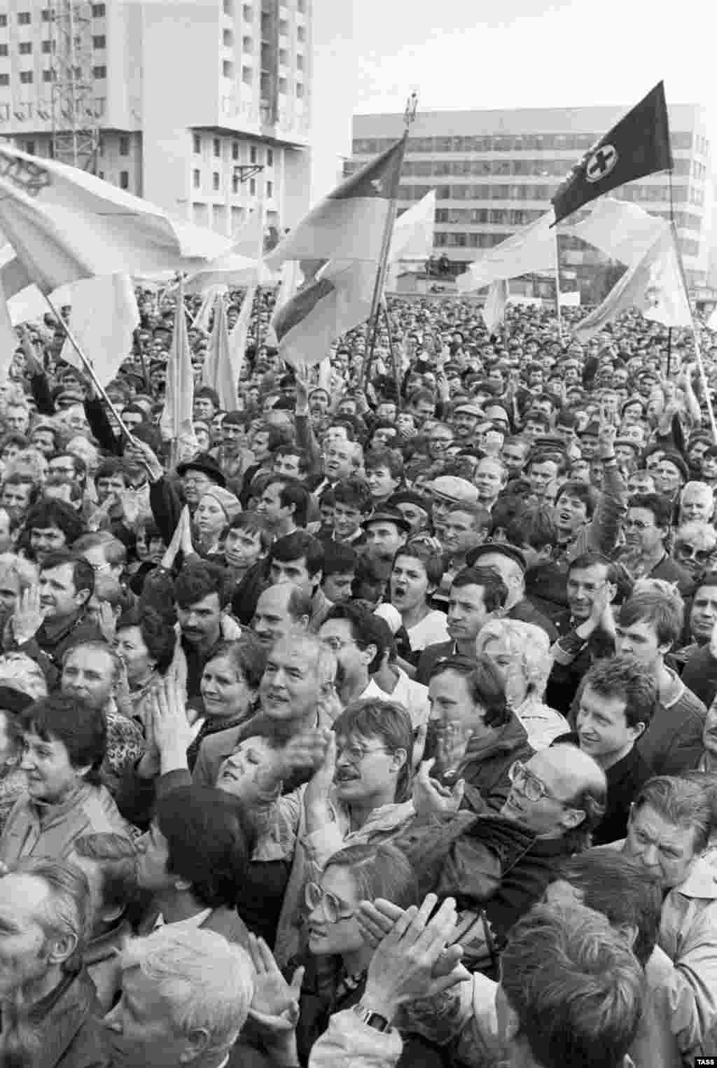 Demonstracije u Kijevu u oktobru 1989. u organizaciji Narodnog pokreta Ukrajine (Rukh).
