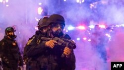 Protestat e së dielës në Los Anxhelos, një qytet me 4 milionë banorë, u përqendruan në disa blloqe në qendër të qytetit.