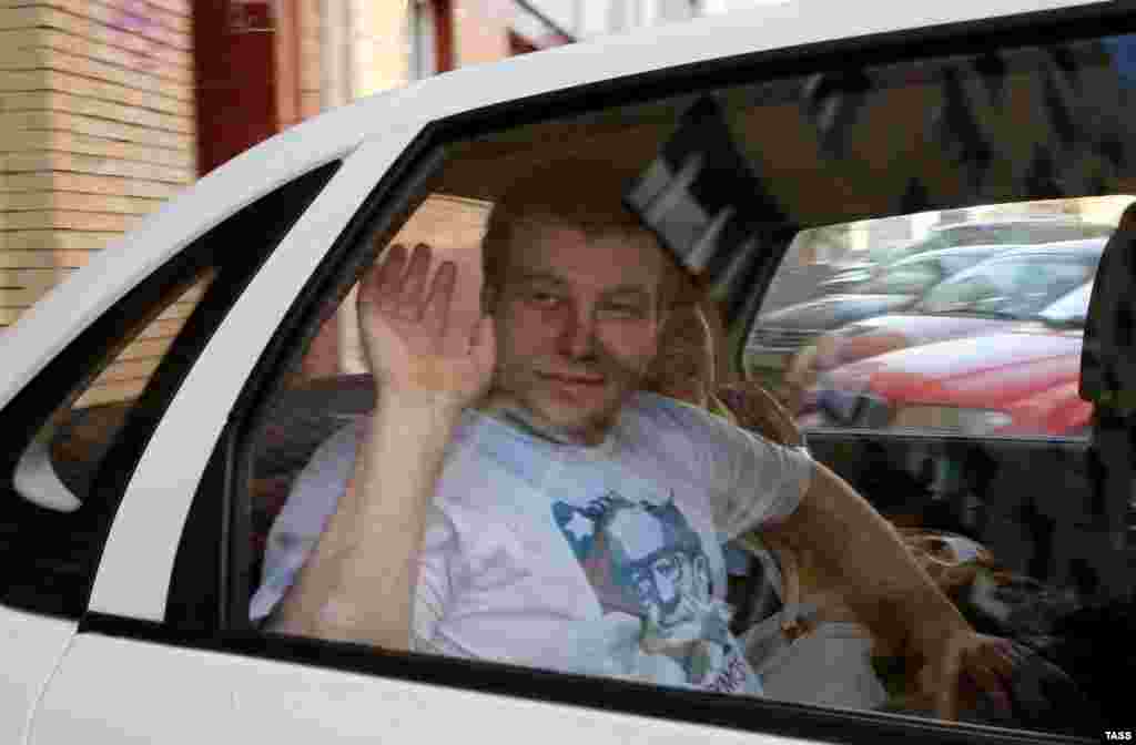 Фигурант "Болотного дела" Николай Кавказский обвинялся по статье "участие в массовых беспорядках", освобожден из СИЗО под домашний арест в августе 2013 года. Его дело прекращено по амнистии