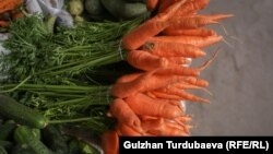 Pamje e një tregu ushqimor.