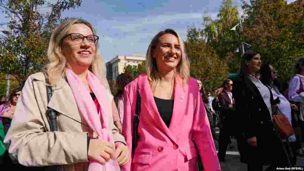 Učesnice tradicionalne šetnje Prištinom.