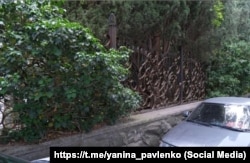 Забор вокруг Гурзуфского парка, установленный администрацией санатория «Гурзуфский»