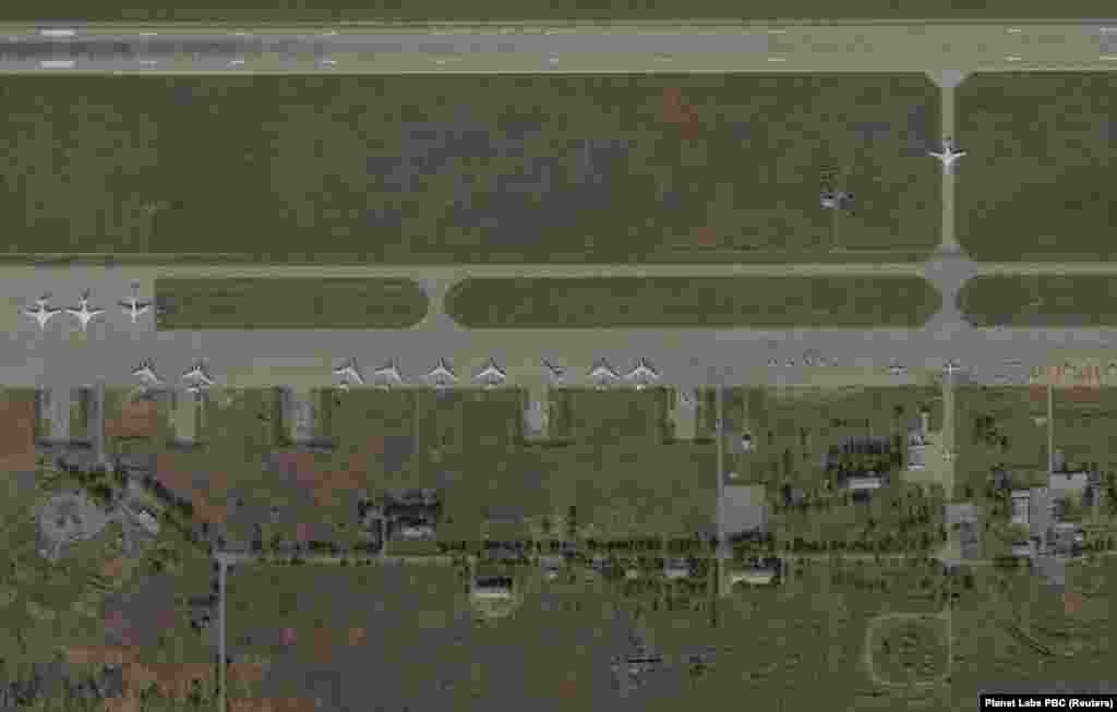 Satelitski snimci dijela ruske zračne baze Belaya snimljeni 17. maja, neposredno prije ukrajinskih napada dronovima Spiderweb 1. juna, i nakon toga, 4. juna.