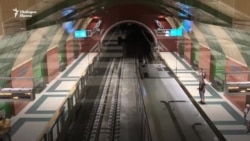 Влаковете по третата линия на метрото потеглиха. А защо се забавиха?