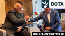 Lideri i GERB-it, Bojko Borisov, i cili nuk mban ndonjë post në qeverinë bullgare, gjatë takimit në Gjermani me drejtorin ekzekutiv të Rheinmetall-it, Armin Papperger, 25 gusht 2025.