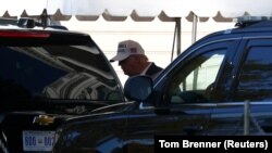 Președintele Donald Trump era la golf, când televiziunile naționale au anunțat victoria în alegerile prezidențiale a democratului Joe Biden, Washington, 8 noiembrie 2020.