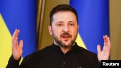 Ukrajinski predsjednik Volodimir Zelenski razgovara s novinarima u Kijevu 12. marta.