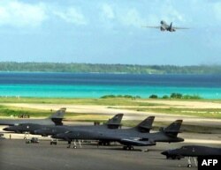 B-1B bombarder američkog ratnog zrakoplovstva polijeće iz vojne baze Diego Garcia u napadnu misiju protiv Afganistana u Diego Garcia 7. oktobra 2001.