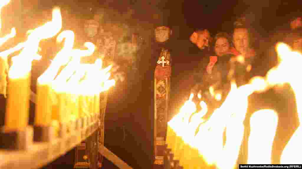 Православен свештеник ја води комеморацијата во напуштениот град Пријпијат по повод 35-годишнината од несреќата во Чернобил. Сместен во близина на централата, градот е евакуиран по катастрофата и останува град-дух.