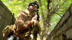 Trupele ucrainene patrulează în Kosteantinivka sub tirul intens al artileriei ruse 