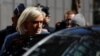 Francuska ultradesničarka, članica parlamenta Marine Le Pen napušta sudnicu u Parizu, 31. mart 2025.