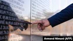 Memorial kushtuar të vrarëve në fshatin Marinë të Skenderajt. Foto nga arkivi.