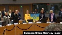 Miniștrii de externe care participă la un consiliu european la Bruxelles au ținut un moment de reculegere.