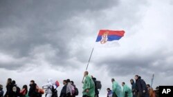 Србија - студенти и антивладини демонстранти маршираат кон Белград на заеднички протест, 13 март 2025 година. (АП Фото/Армин Дургут)