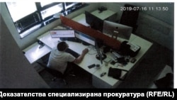 Стопкадър от записите на камерите в офиса на "ТАД Груп"