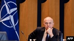 Заменик генералниот секретар на НАТО, Мирчеа Џоана, претседава со седница на Северноатлантскиот совет (НАЦ) со Советот на министри на Босна и Херцеговина, во Сараево, на 1 февруари 2024 година.