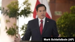 Američki državni sekretar Marco Rubio govori na zajedničkoj konferenciji za novinare s predsjednikom Kostarike Rodrigom Chavesom 4. februara 2025.