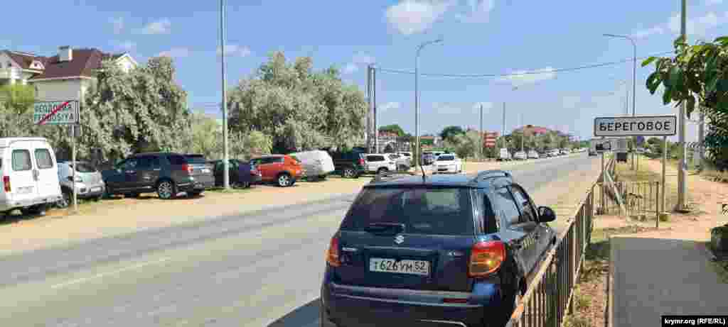 Пляж вытянут вдоль всего морского берега у села Береговое