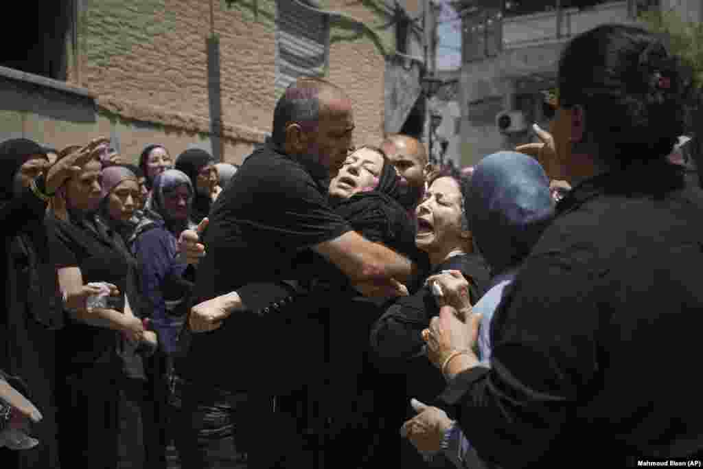 Funerali i pjesëtarëve të vrarë të familjes Khatib, më 17 qershor.