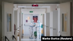 Илустрација - Медицински лица во Клиничкиот центар во Ниш, Србија