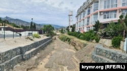 Пересохшая река Кутлак в районе пляжа села Веселое Судакского округа – Крым, июнь 2025 года