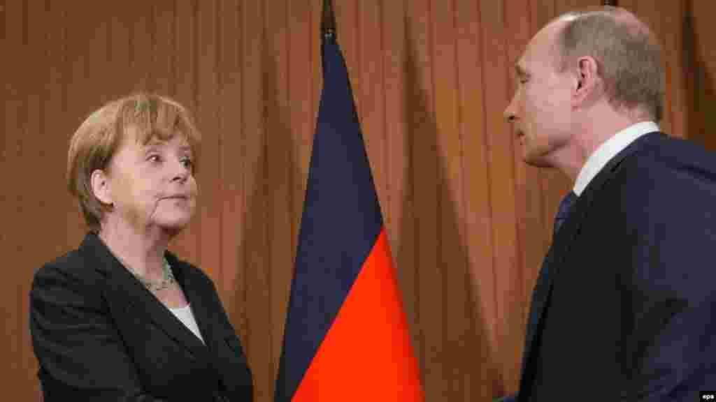 Ruski predsjednik Vladimir Putin sastao se s njemačkom kancelarkom Angelom Merkel u Normandiji 6. juna 2014. godine, tokom događaja povodom 70. godišnjice Dana D. Tokom komemoracije, lideri Rusije, Ukrajine, Njemačke i Francuske su se neformalno sastali u pokušaju da riješe rat u ukrajinskom regionu Donbas. Posebno su iz grupe izostale Sjedinjene Države. Razgovori su doveli do uspostavljanja Protokola iz Minska kasnije iste godine.