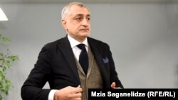 То, что Хазарадзе вкладывается в политику, а точнее в политиков, наблюдатели говорят уже давно