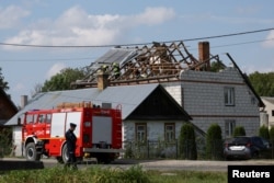 Дом в селе Вырыки недалеко от Люблина, предположительно поврежденный обломками сбитого российского дрона