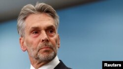 Dick Schoof a fost nominalizat de către extremistul Geert Wilders pentru a prelua conducerea guvernului olandez, o coaliție fragilă de patru partide formată cu greu la 6 luni de la alegeri.