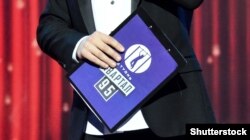 Echipa "Kvartal 95 Studio" a devenit echipa de comunicare a președintelui Zelenski, după ce l-a sprijinit în câștigarea alegerilor prezidențiale în 2016.