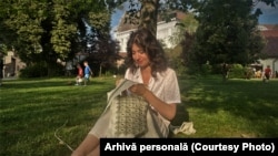 Elena Vlonga speră să își termine ia vara aceasta.