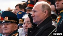 Рускиот претседател Владимир Путин на Денот на победата во центарот на Москва на 9 мај.