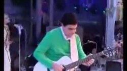 Президент Туркмении отжигает на гитаре