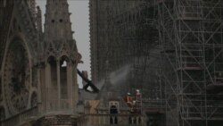Ugašen požar na katedrali Notre Dame