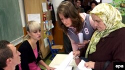 Zakon o ravnopravnosti spolova je propisao kvotu od 40 posto za manje zastupljen spol (Foto: glasanje u Sarajevu na izborima 2008)