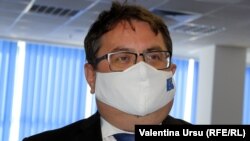 Peter Michalko în studioul Europei Libere de la Chișinău