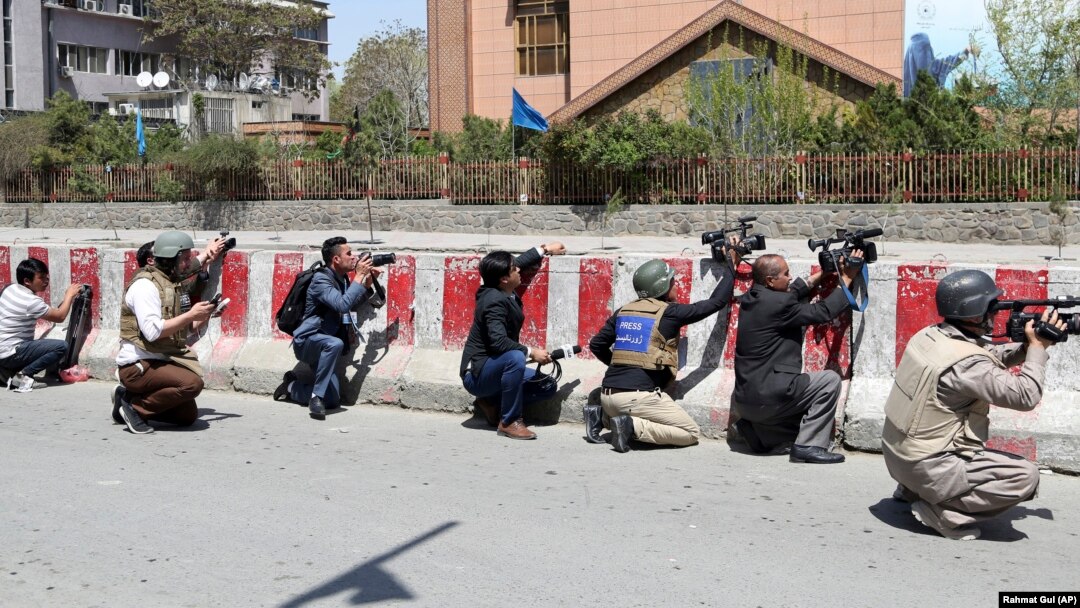 تصویر آرشیف : شماری از خبرنگاران در کابل