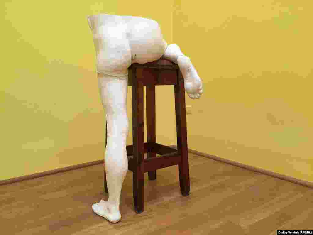 Одна из скульптур Сары Лукас