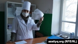 Медсестра сельского медпункта Галина Федюшко. Село Радовка, Акмолинская область, 30 ноября 2020 года.