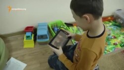 Însingurați în lumea lor